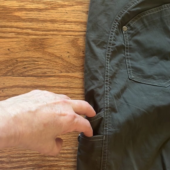KUHL cargo hiking shorts - Picture 4 of 10